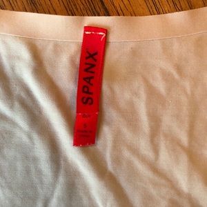 SPANX Intimates & Sleepwear - Spanx slimming Tank S Small Thinstincts base SPANX Intimates & Sleepwear - Spanx slimming Tank S Small Thinstincts base